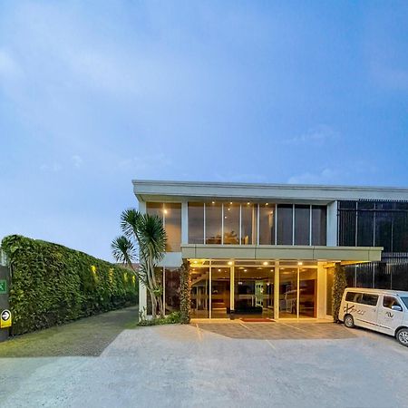 Aveon Express Hotel By Daphna International Yogyakarta Exterior foto