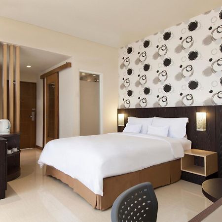 Aveon Express Hotel By Daphna International Yogyakarta Exterior foto