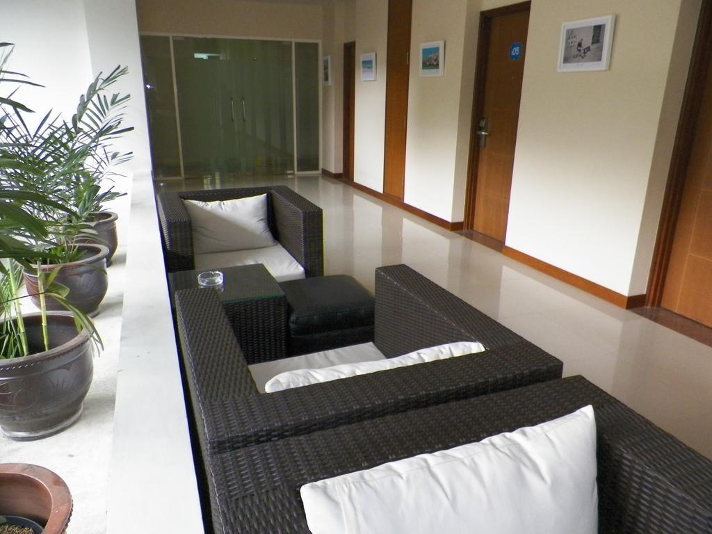 Aveon Express Hotel By Daphna International Yogyakarta Exterior foto