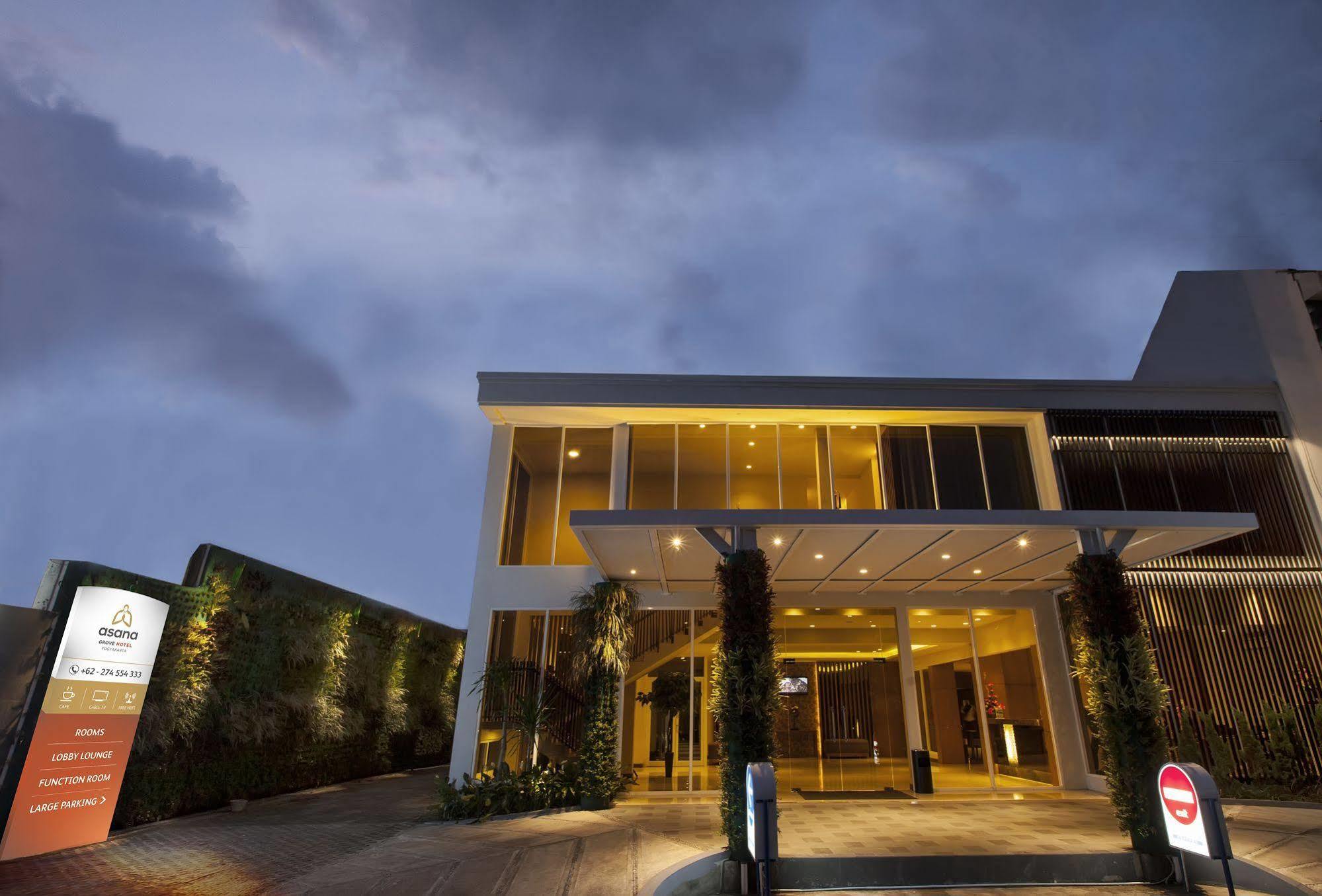 Aveon Express Hotel By Daphna International Yogyakarta Exterior foto