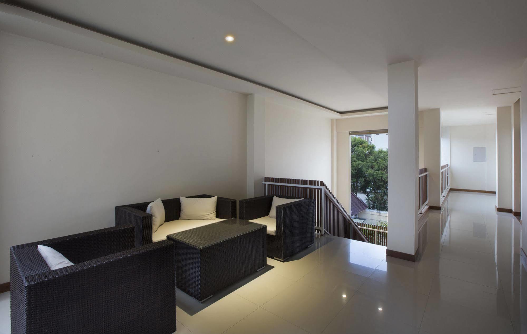 Aveon Express Hotel By Daphna International Yogyakarta Exterior foto