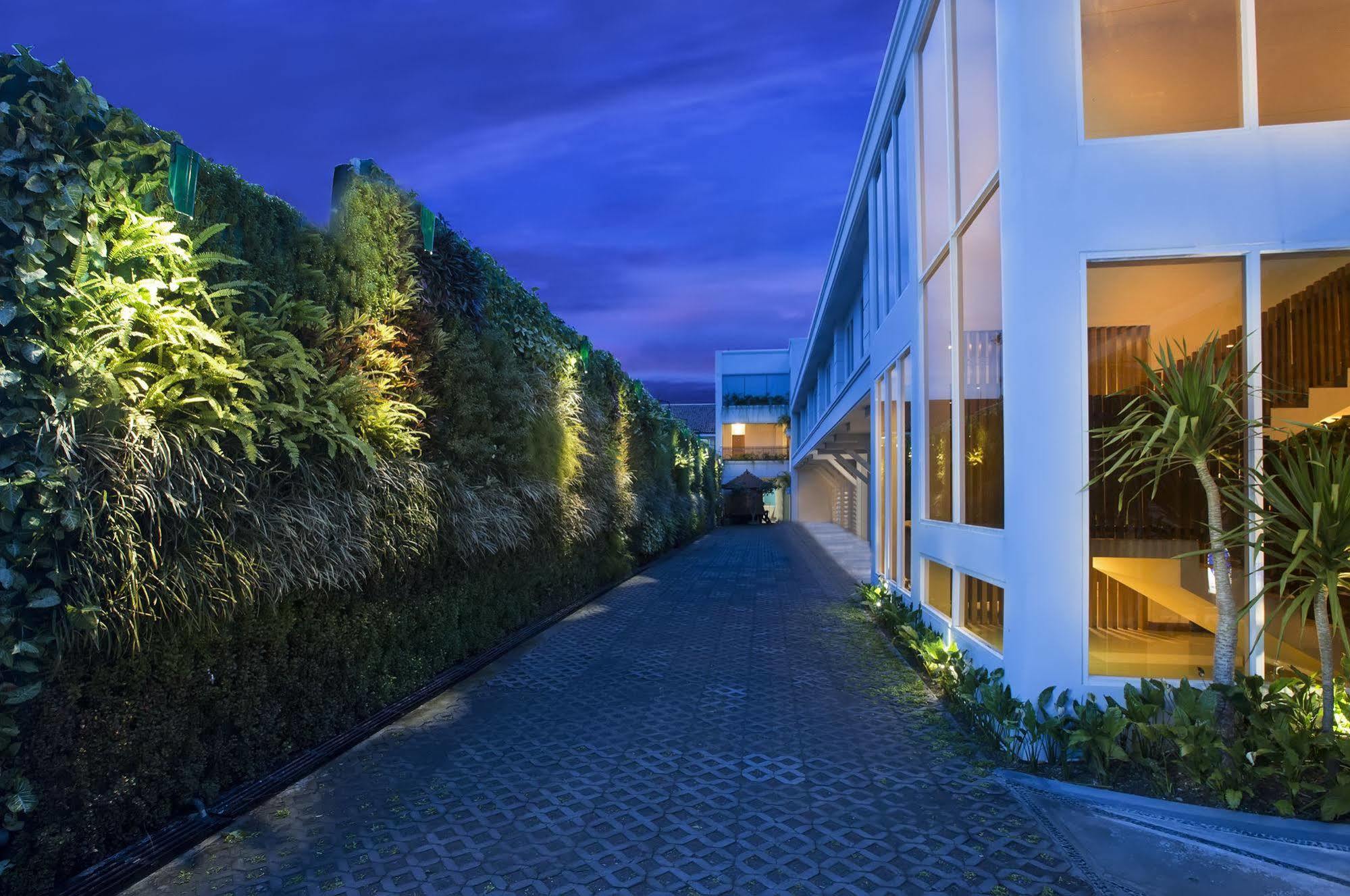 Aveon Express Hotel By Daphna International Yogyakarta Exterior foto