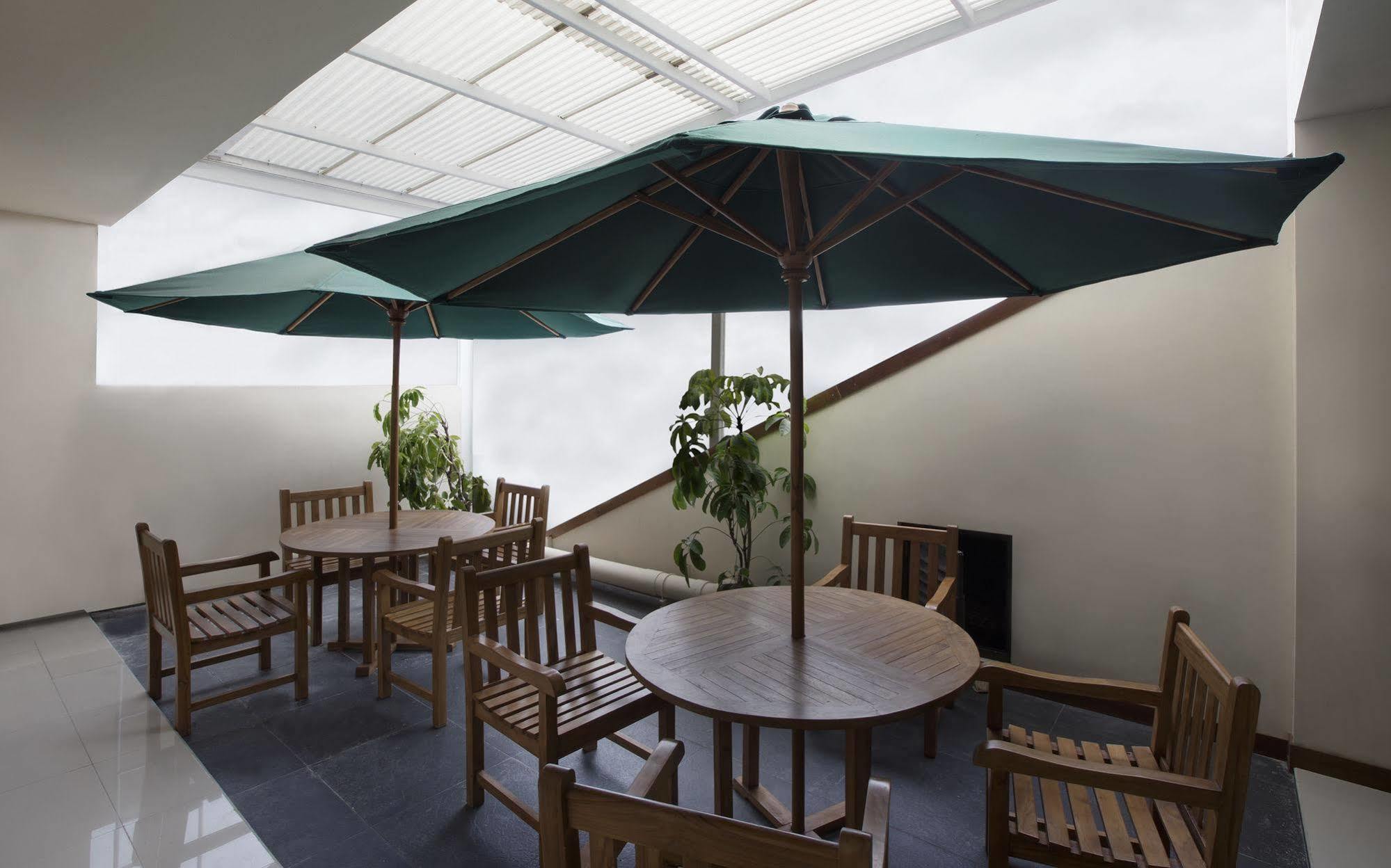 Aveon Express Hotel By Daphna International Yogyakarta Exterior foto